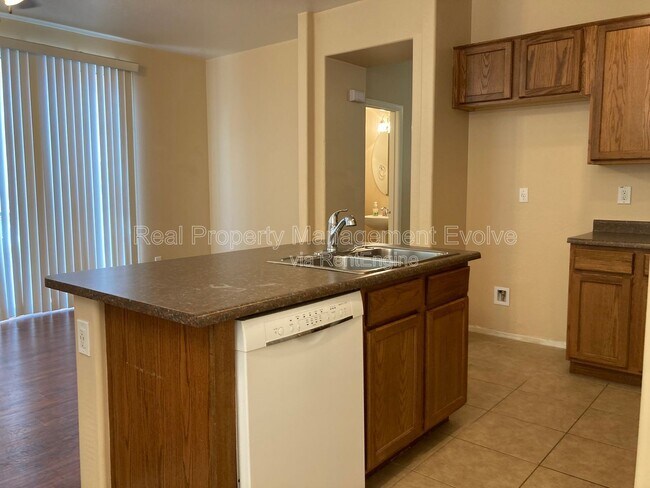 Building Photo - 4059 E Carla Vista Dr