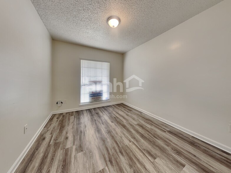 Building Photo - 3275 Guernsey Ct