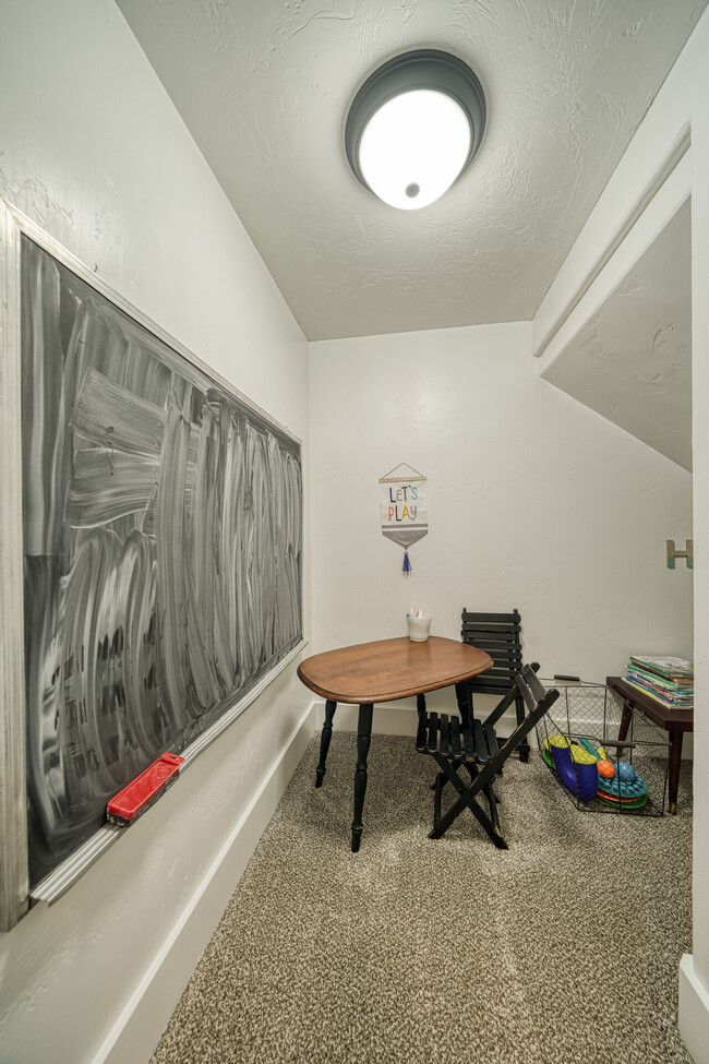 Building Photo - Saturn Townhomes