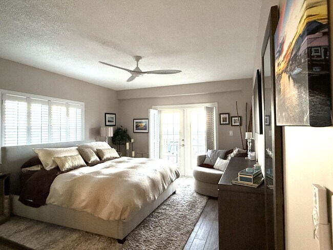 Building Photo - Stunning Penthouse with Amazing Views!