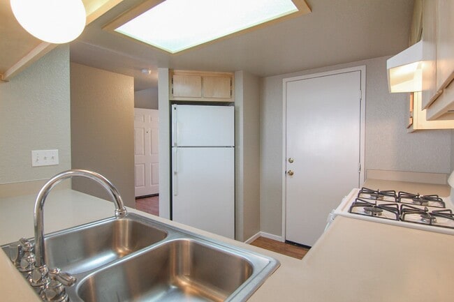 Building Photo - 1172 Burton Dr