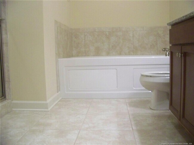 Building Photo - 1134 Braybrooke Pl