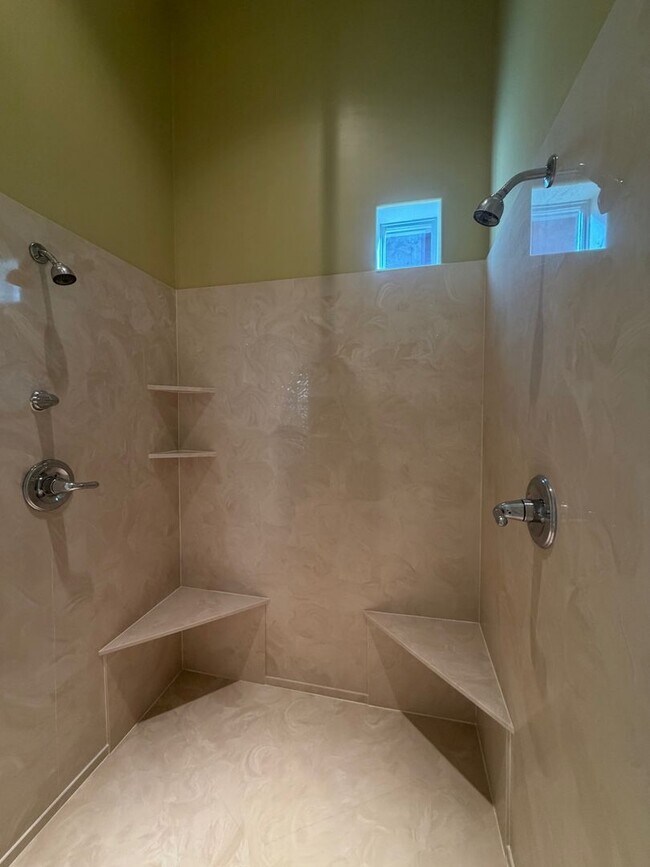 Building Photo - FULLY FURNISHED LUXURY HOME ON GOLF COURSE