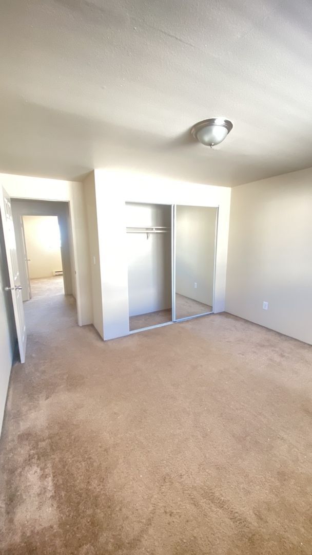 Building Photo - (526) Halpert Duplex - 4 Bedroom / 2 Bathroom