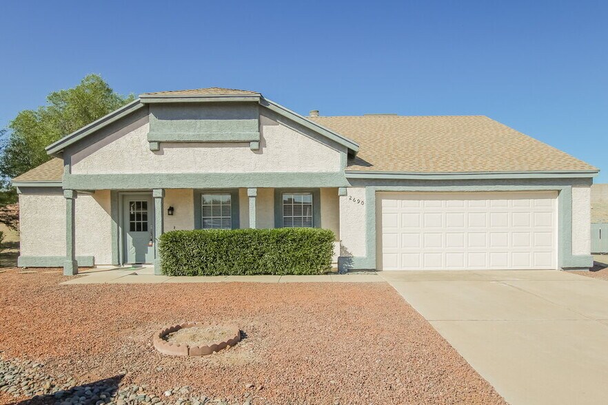 Primary Photo - 2690 W Saddle Ranch Pl