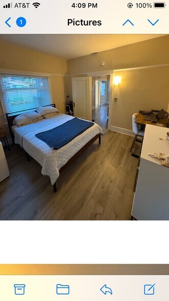 Building Photo - 2301 De la Vina St