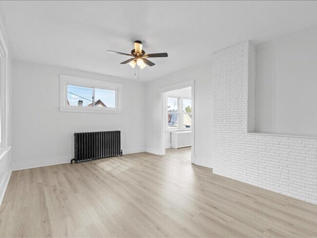 Building Photo - Updated 2 Bed, 1.5 Bath Home in Carrick For Rent – Move-In Ready