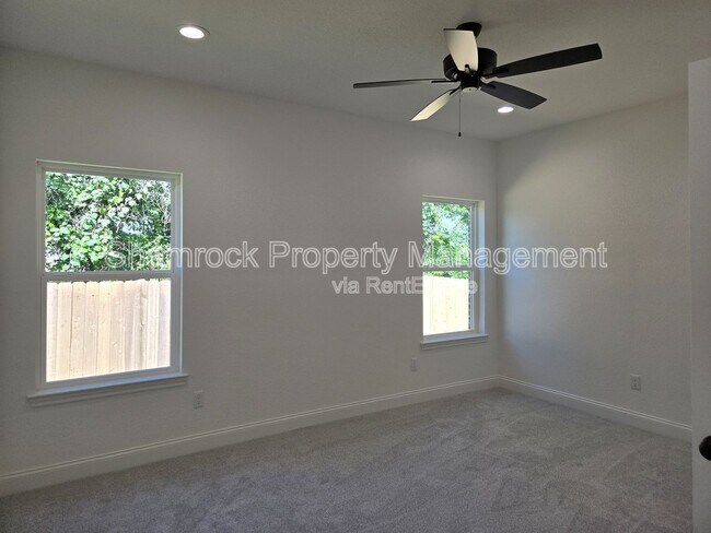 Building Photo - 137 Windmill Wy