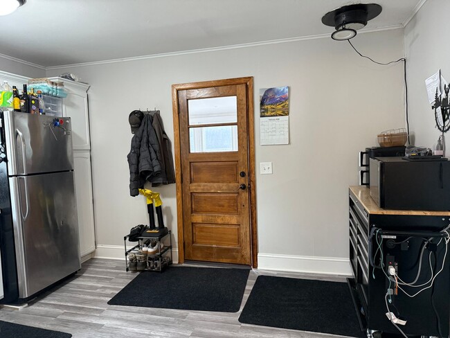 Building Photo - Charming Character Home with Screened Porch & Main Floor Laundry in North Branch