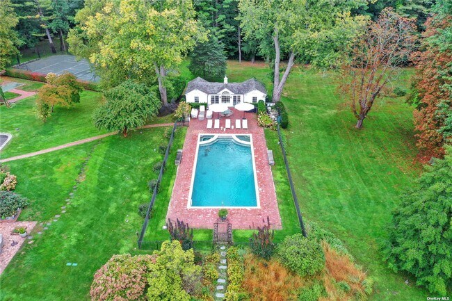 Building Photo - 60 Piping Rock Rd