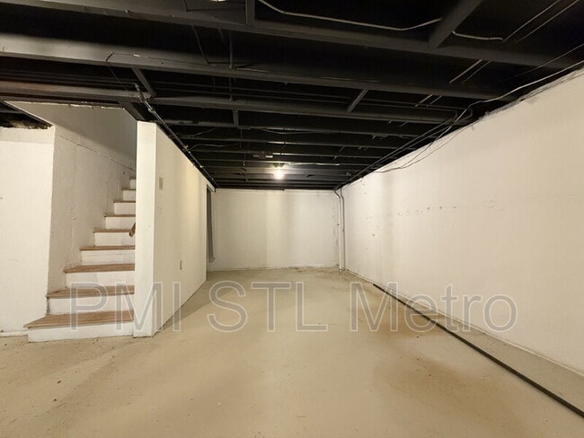 Building Photo - 2512 Dukeland Dr