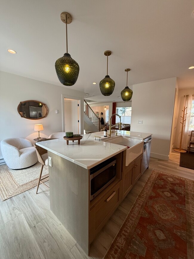 Building Photo - 2612 Westridge Dr