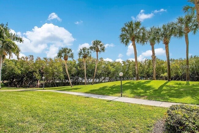 Building Photo - 1328 Pasadena Ave S