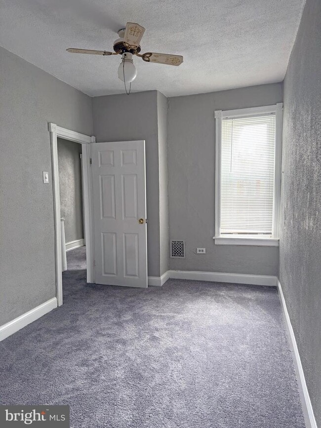 Building Photo - 1528 S Hollywood St