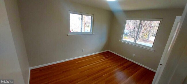 Building Photo - 9820 Inglemere Dr