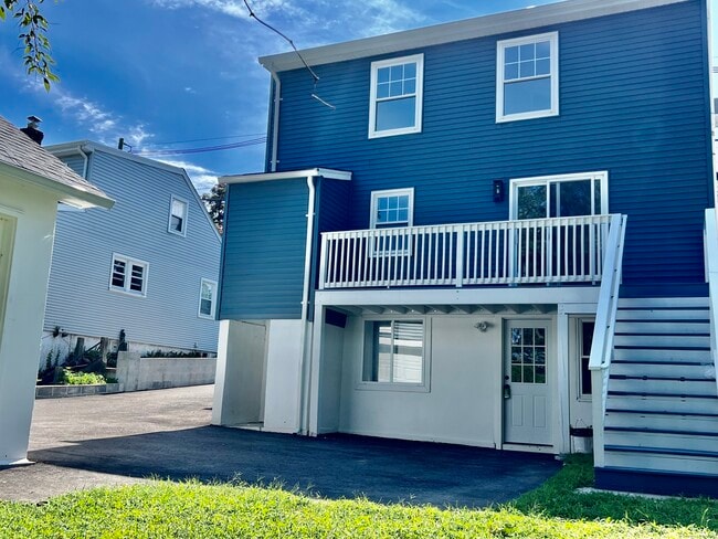 Building Photo - 46 Silvermine Ave