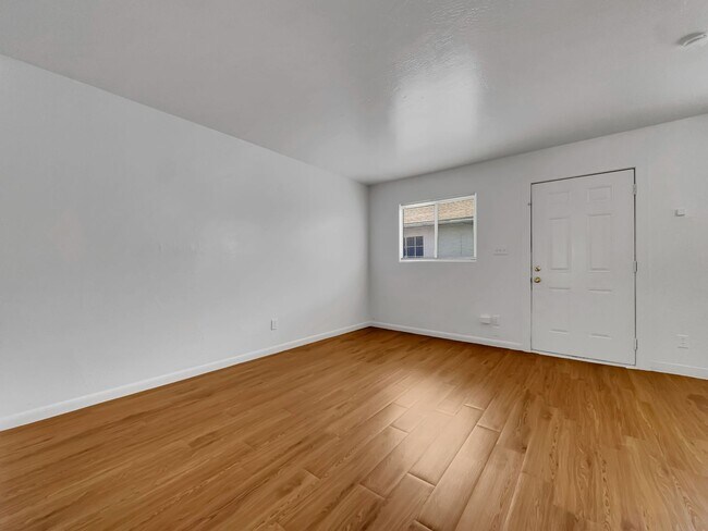 Building Photo - Central Phoenix 2/1 Ground Floor Super Clean.