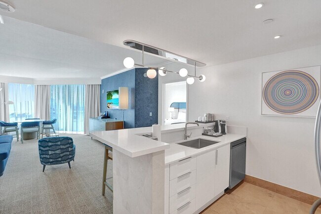 Building Photo - 4441 Collins Ave