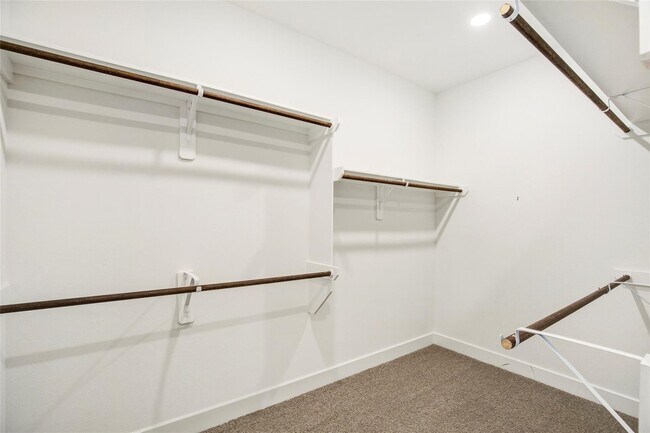 Building Photo - 423 Black Walnut Dr