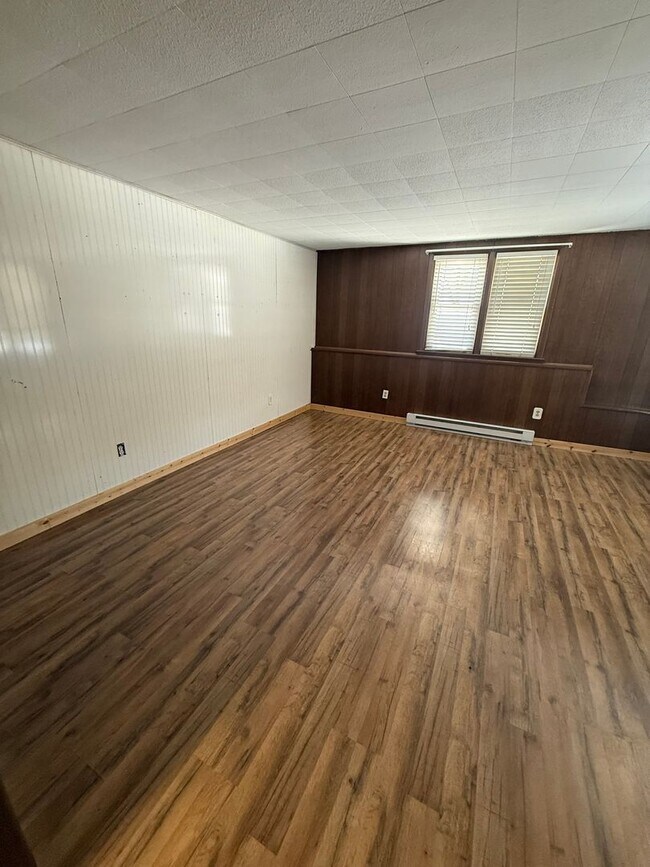 Building Photo - 3185 Spring Rd