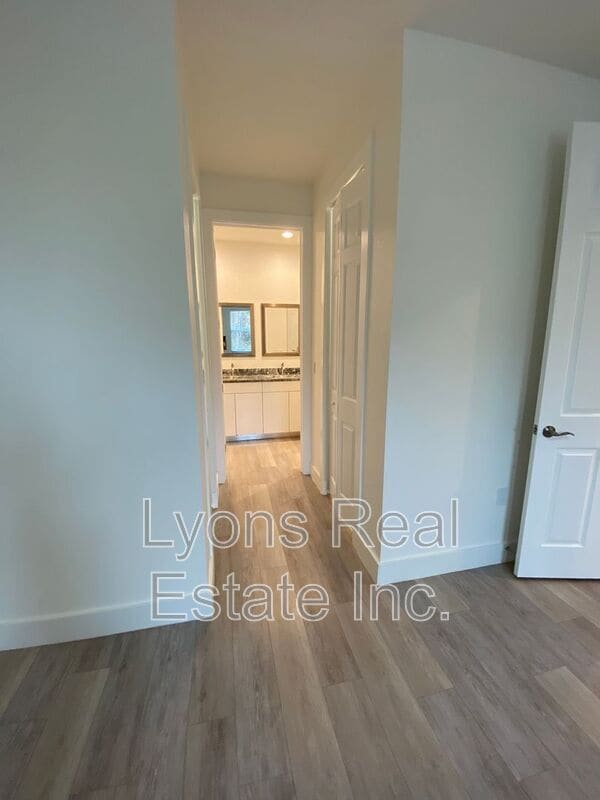 Building Photo - 2635 Starview Ave