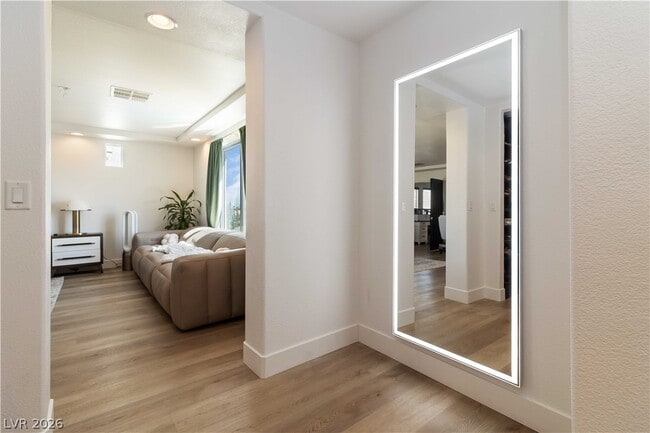 Building Photo - 9758 Hawk Crest St