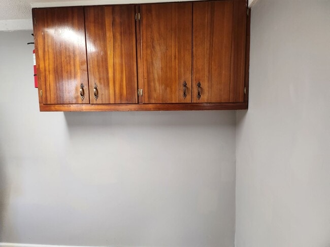 Building Photo - Location, Location, Location!! $1350 a month, available now for year-long lease