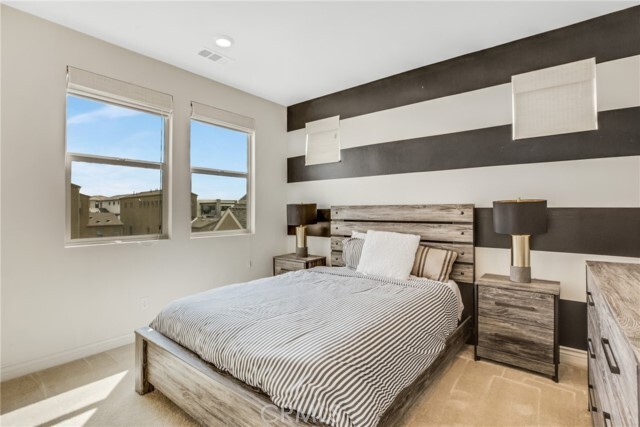 Building Photo - 783 Benchmark