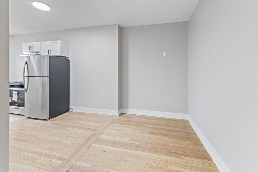 Building Photo - 7379 N Damen Ave