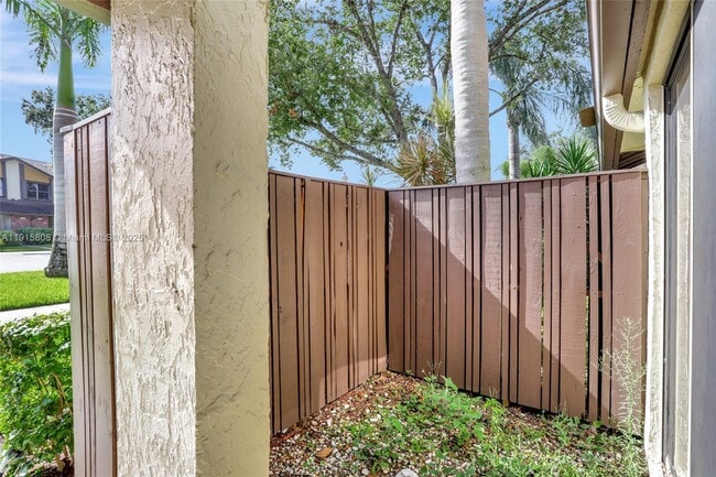 Building Photo - 4615 Carambola Cir S