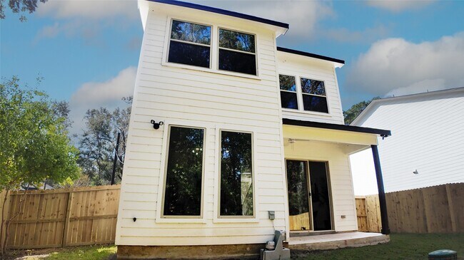 Building Photo - 1009 Spokane River Rd