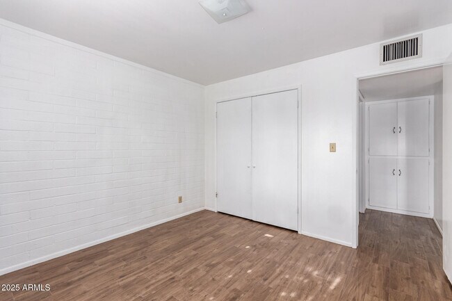 Building Photo - 1209 S Roosevelt St