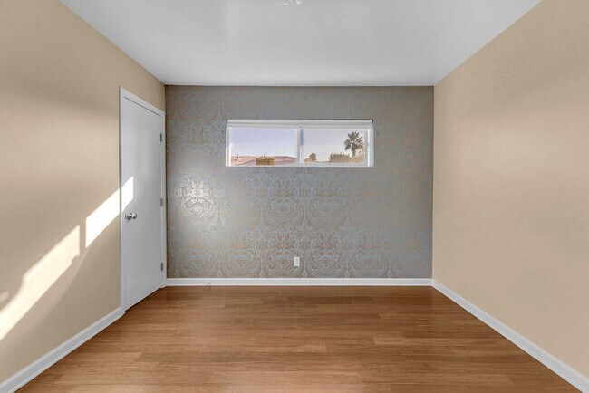 Building Photo - 74773 Leslie Ave