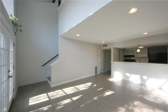 Building Photo - 1600 West Ave