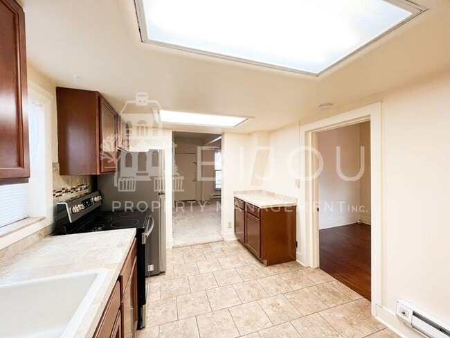 Building Photo - 523 E Kiowa St