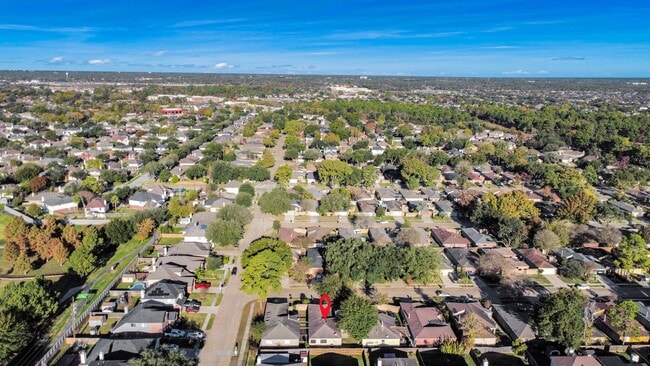 Building Photo - 2471 Falls Church Dr