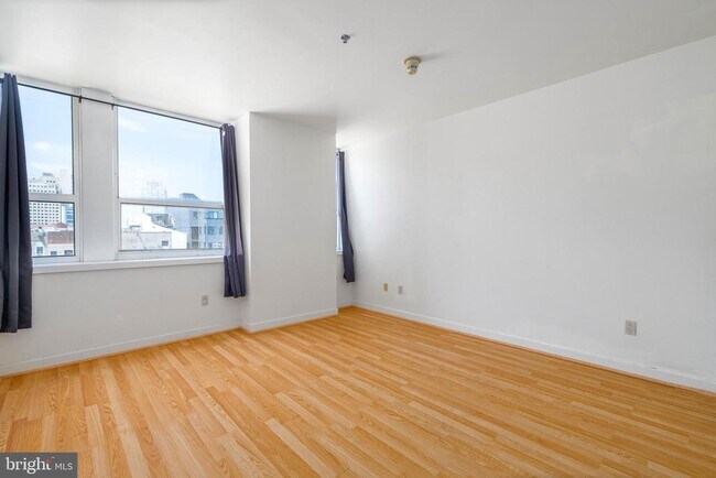 Building Photo - 1100 Vine St