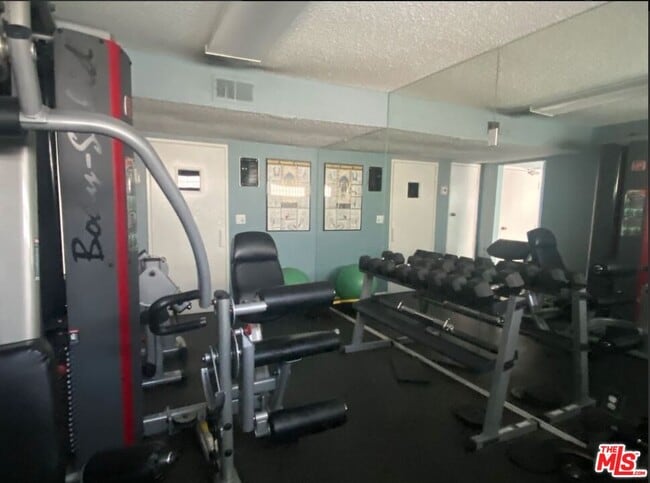 Building Photo - 1940 Highland Ave