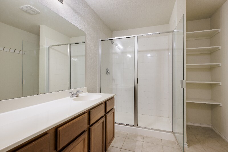 Building Photo - 910 Amber St