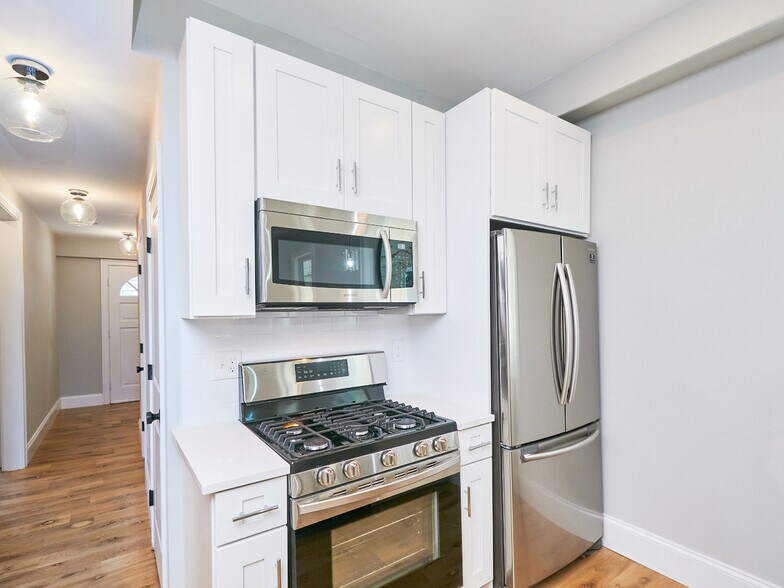 Building Photo - 1114 Saratoga St