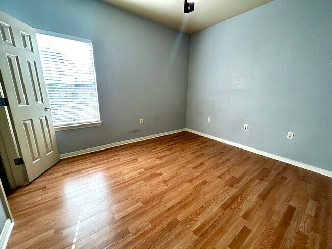 Building Photo - 1707 Chestnut Ave