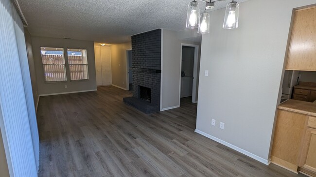 Building Photo - AWESOME FRESHLY REMODELED 3-BEDROOM TOWNHO...