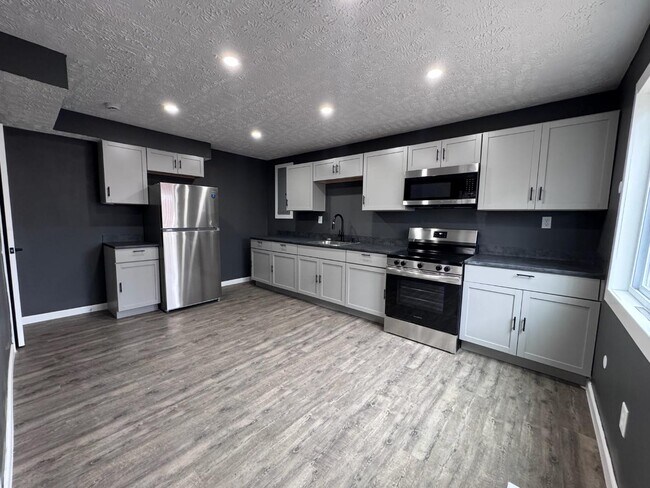 Building Photo - 2127 Winfield Ave