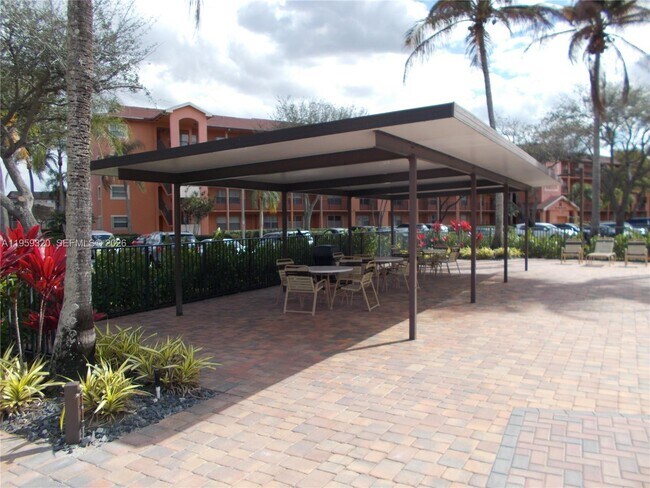 Building Photo - 701 SW 141st Ave