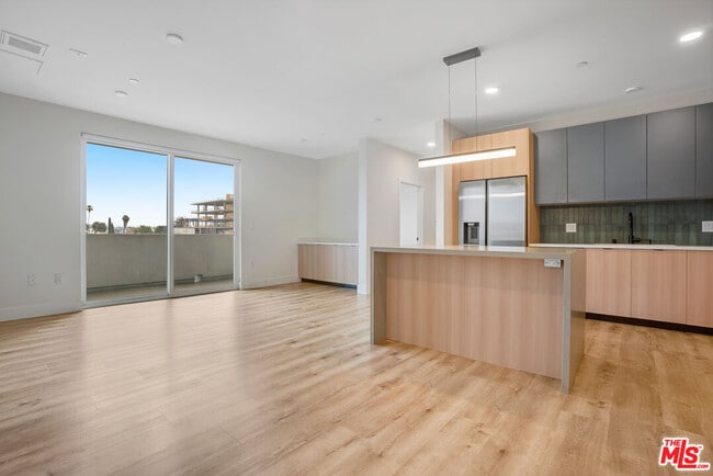 Building Photo - 5657 Virginia Ave