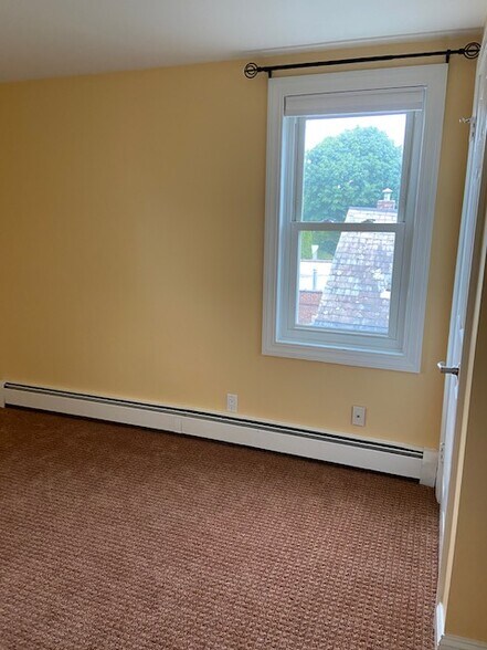 den ofice - 62 Lakeview Ter