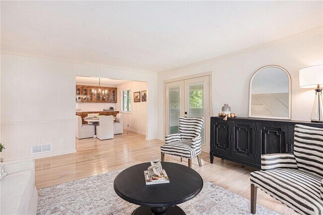 Building Photo - 1996 Briarwood Dr