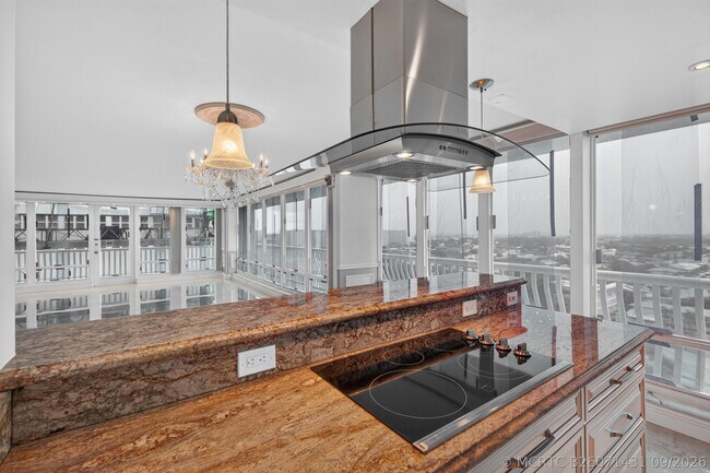 Building Photo - 4020 Galt Ocean Dr