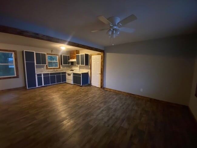 Building Photo - 784 Rose Ct