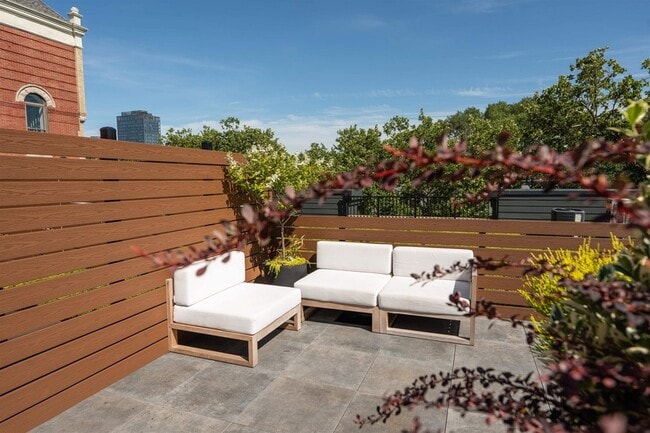 Building Photo - 328 Pacific Ave